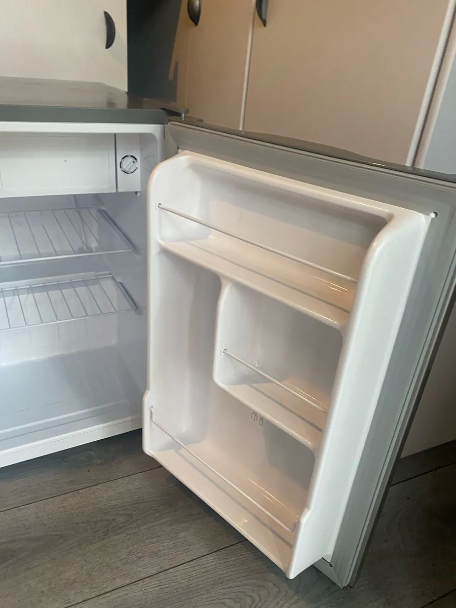 Counter top fridge - Image 2