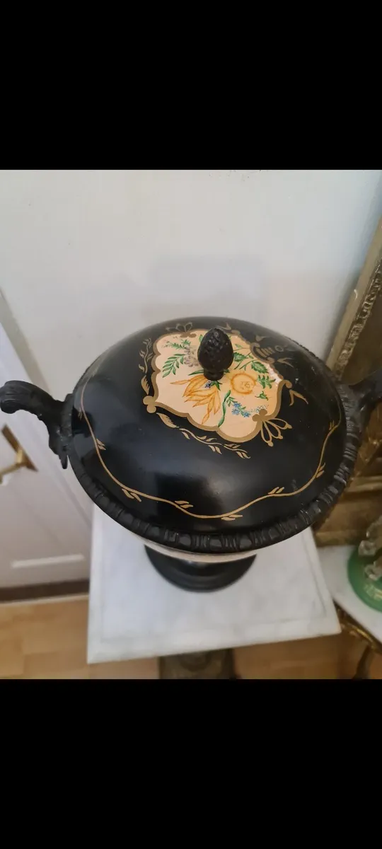 Large victorian lidded urn - Image 3