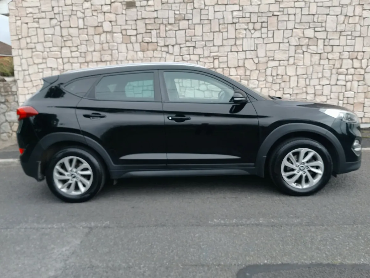 Hyundai Tucson Executive 1.7 5DR - Image 2