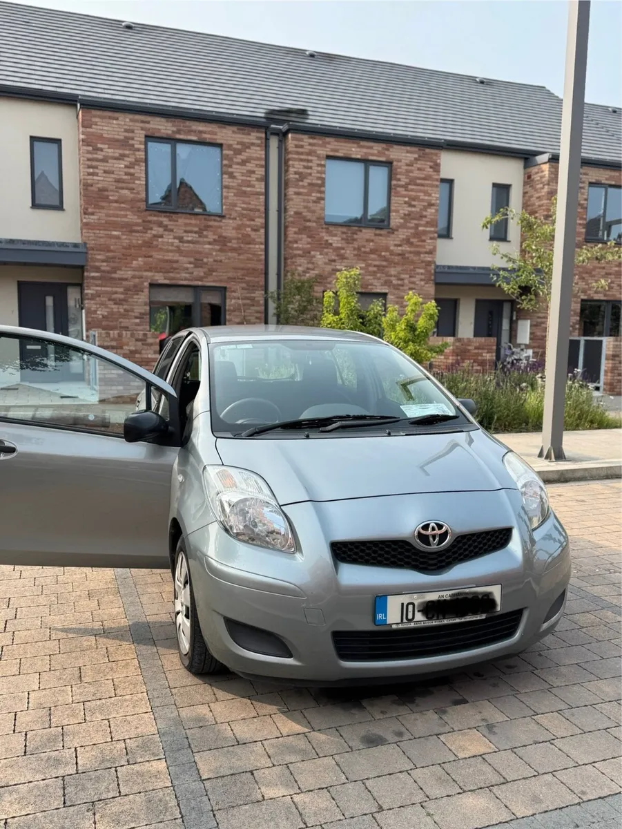 TOYOTA YARIS 2010 1.0 petrol very low mileage - Image 3