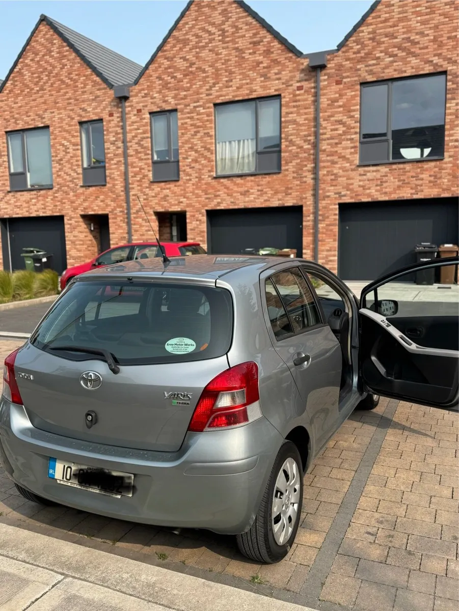 TOYOTA YARIS 2010 1.0 petrol very low mileage - Image 4