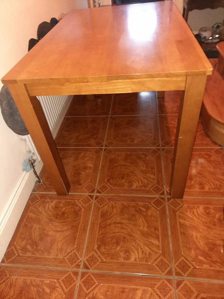 Kitchen table and chairs - Image 4