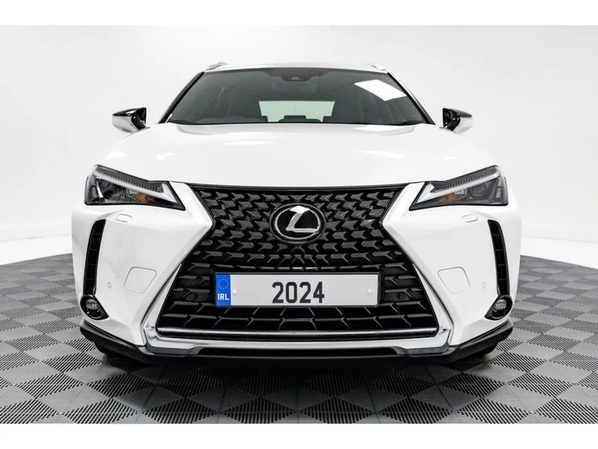 Lexus UX 300e 300e 72.8kwh Auto 200HP - Image 2