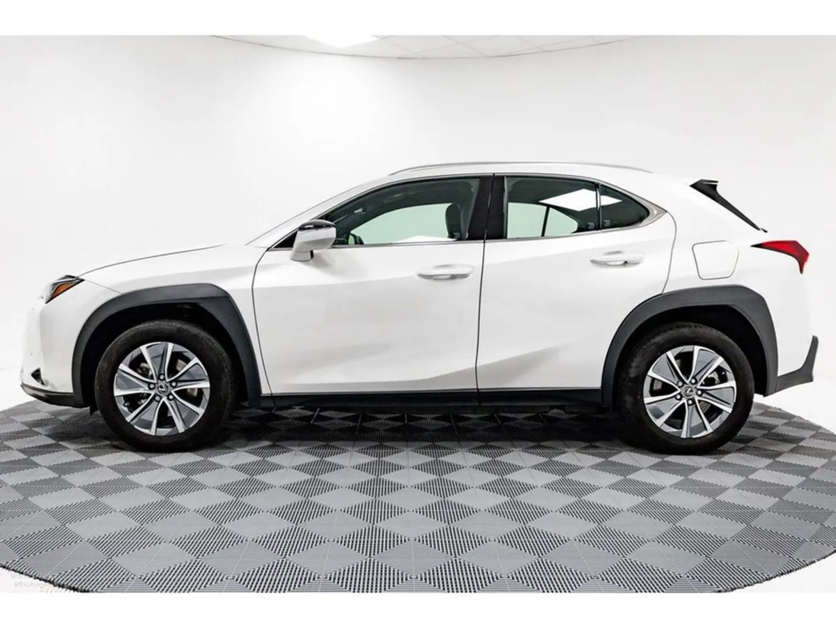 Lexus UX 300e 300e 72.8kwh Auto 200HP - Image 4