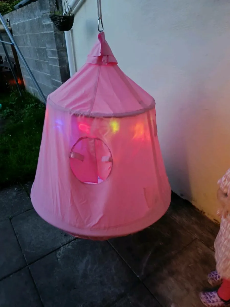 Kids hanging nest/tent - Image 1