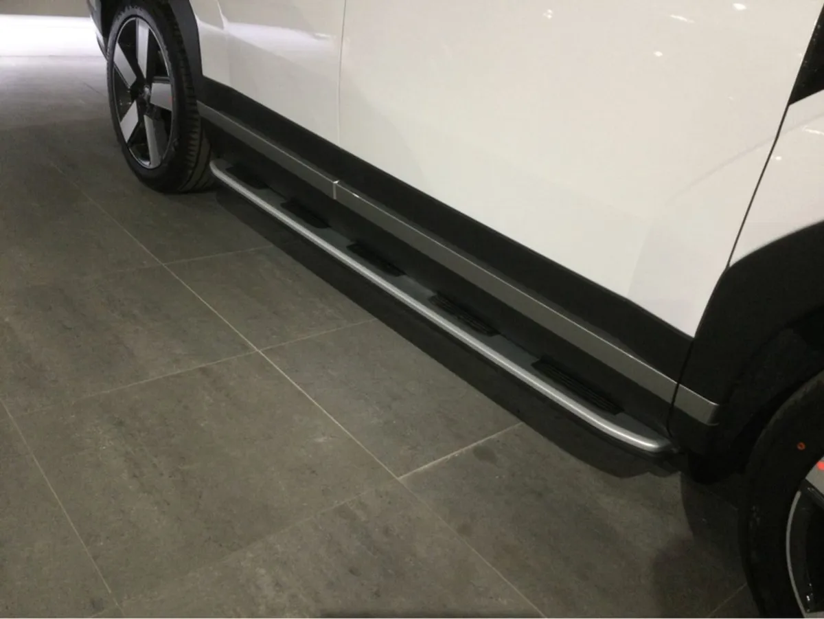 Hyundai Santa Fe Premium Phev 4WD - Hyundai Side - Image 4
