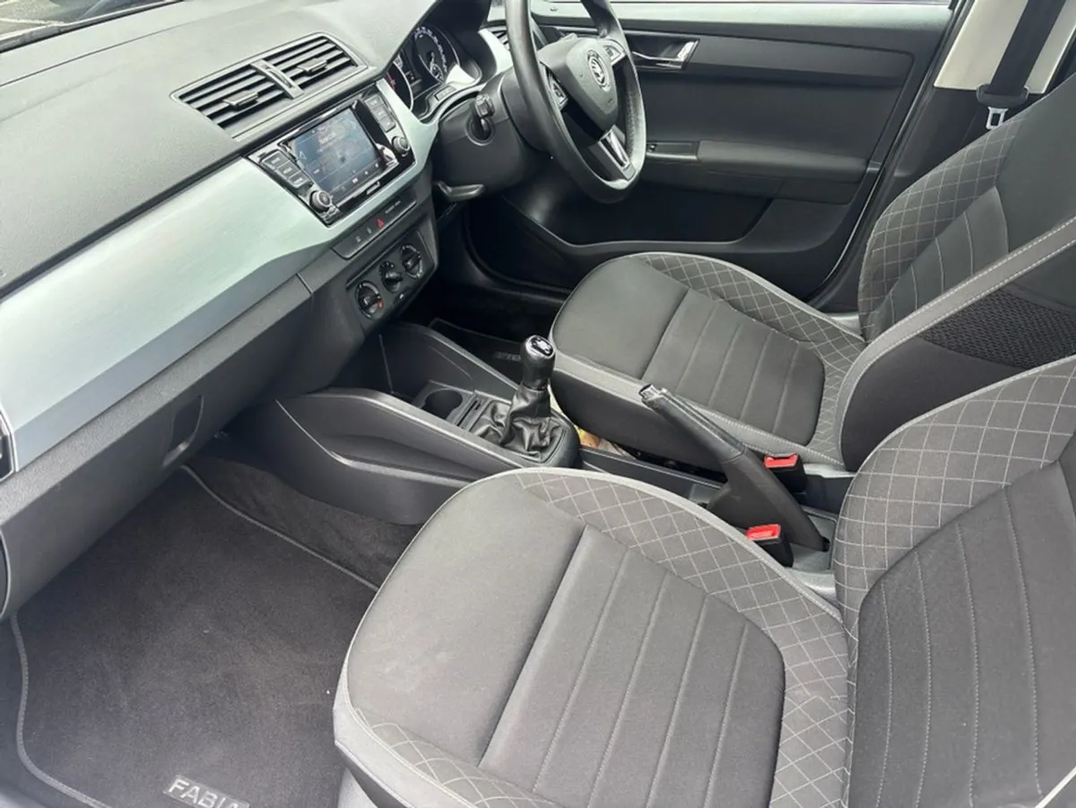 Skoda Fabia Ambition 1.0 MPI 75hp 4DR - Image 3