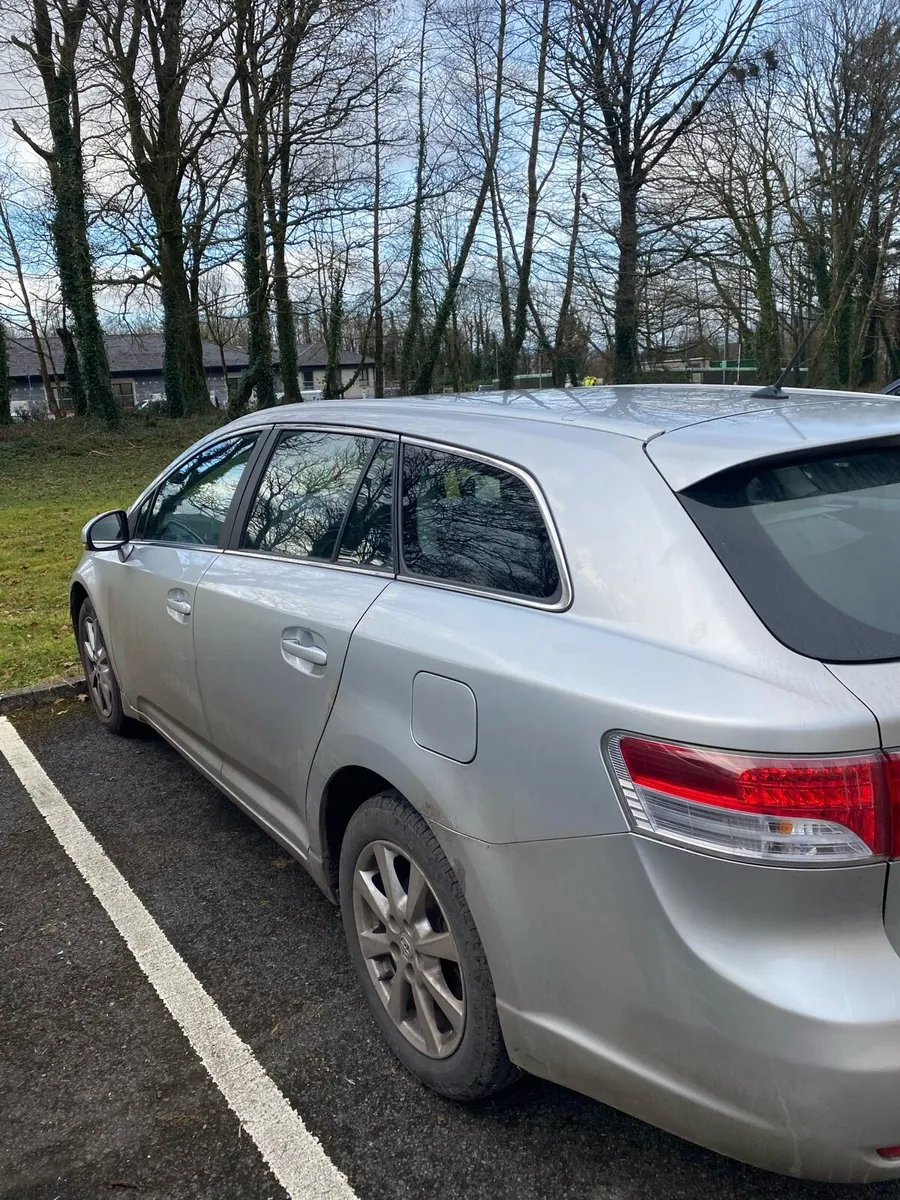 Toyota Avensis Aura - Image 4