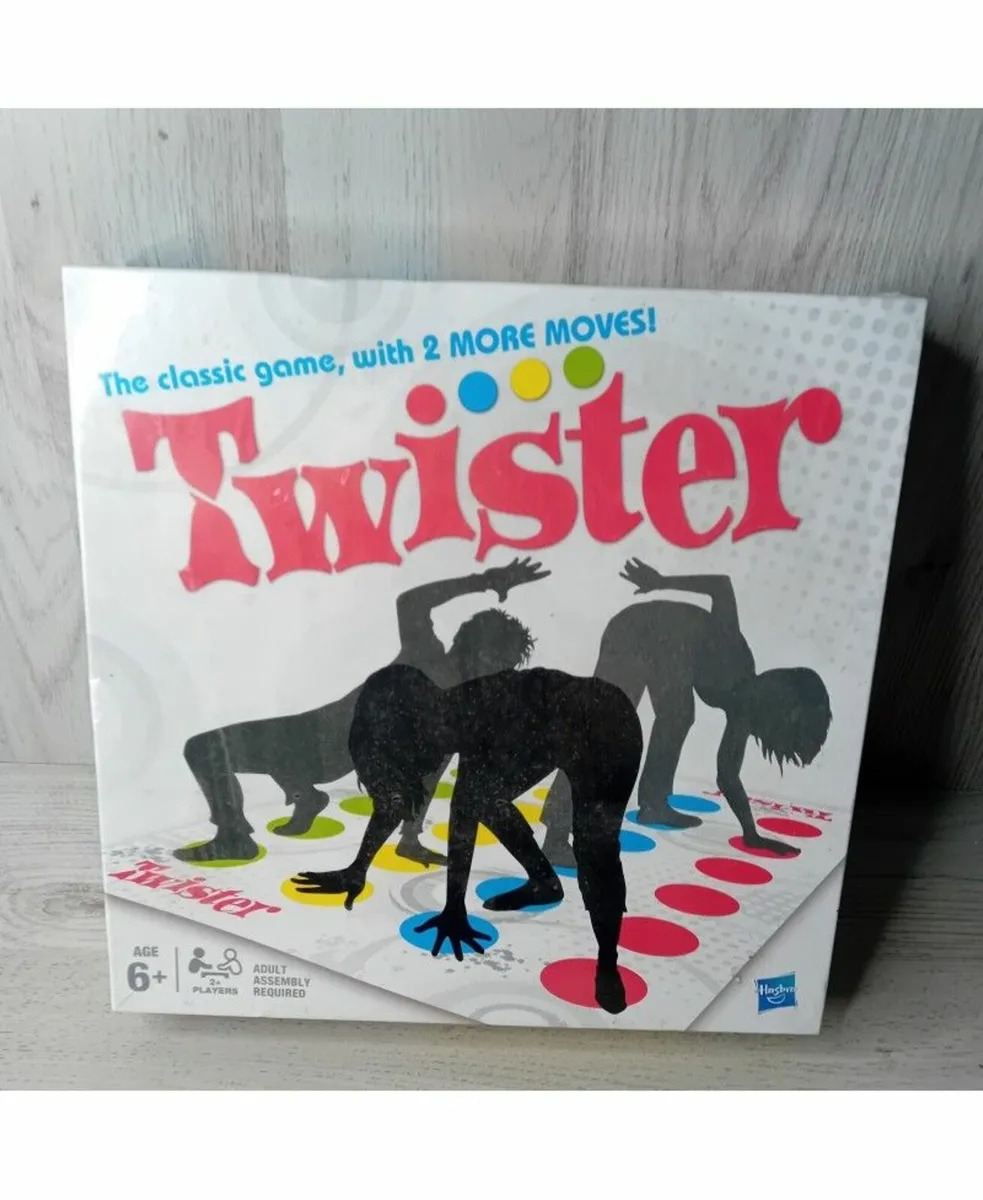 TWISTER BOARD GAME 2012 HASBRO NEW