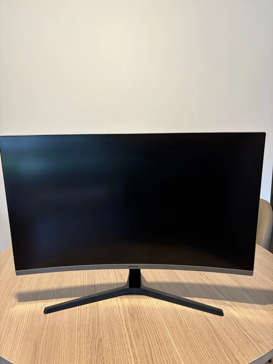 Samsung 32” Curved 1920x1080 250 CD/m2 3000:1 75Hz - Image 1