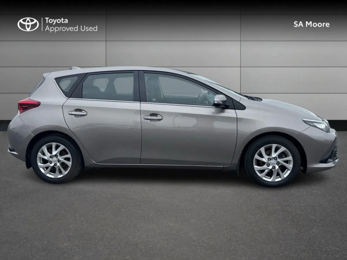Toyota Auris Hybrid Luna - Image 3