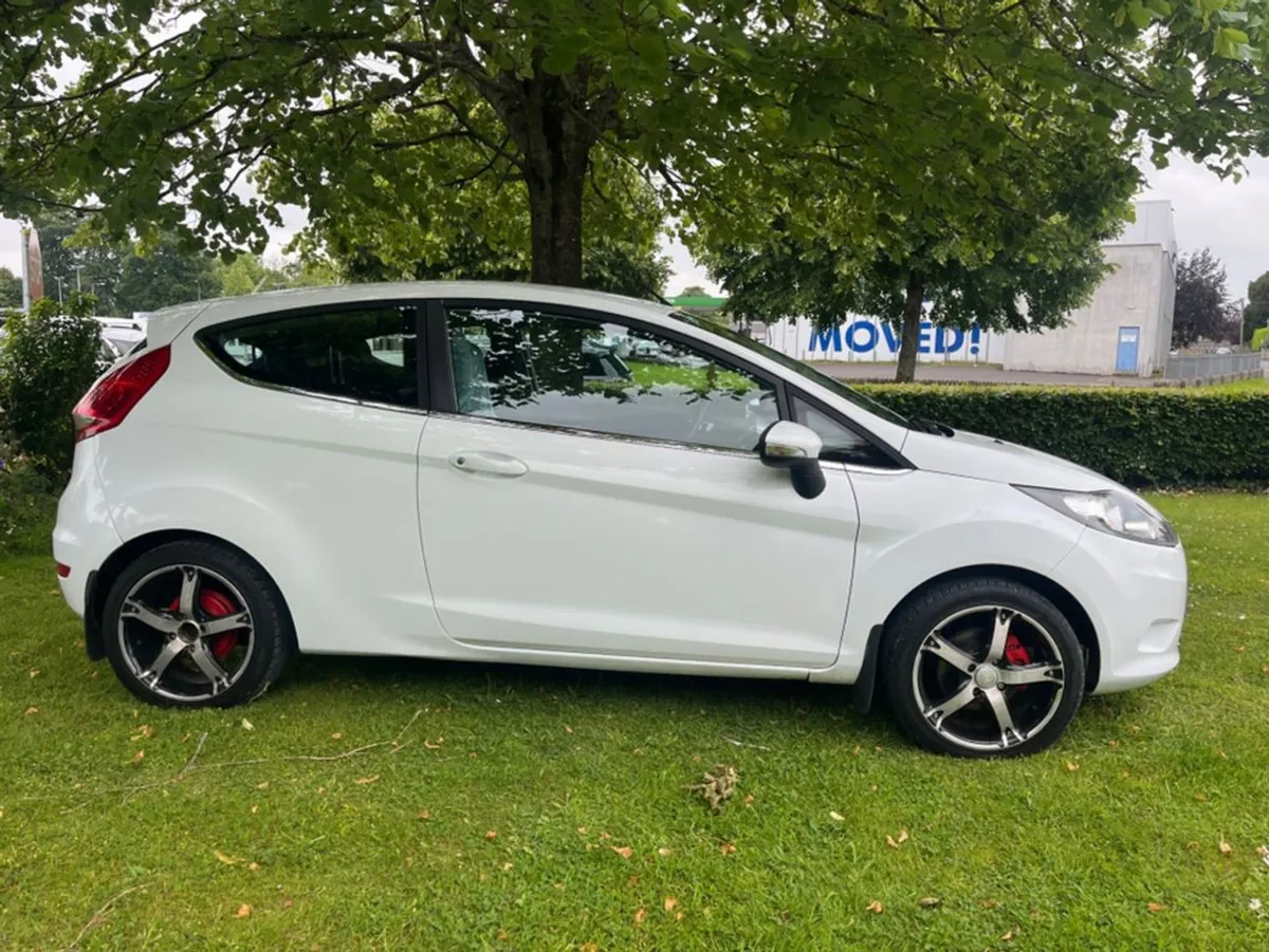 Ford Fiesta 1.25 Zetec 82ps 3DR Argento - Image 3