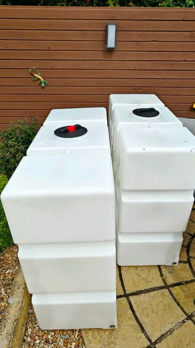 Wydale 1000L Upright  tanks x 2 - Image 3
