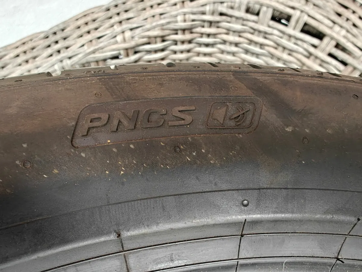 2 x Pirelli Pzero PZ4 255/45 R20 105Y XL Like New - Image 3