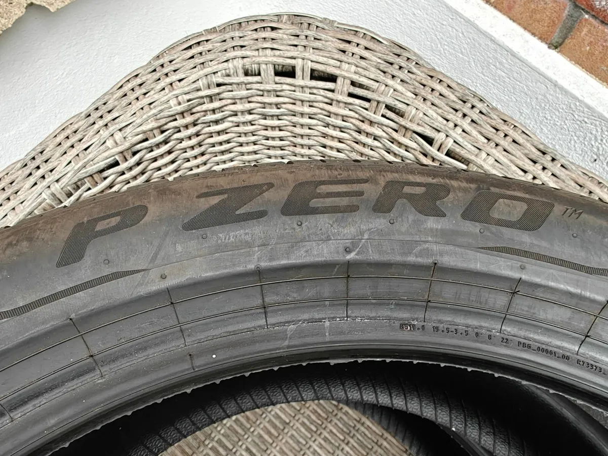 2 x Pirelli Pzero PZ4 255/45 R20 105Y XL Like New - Image 4
