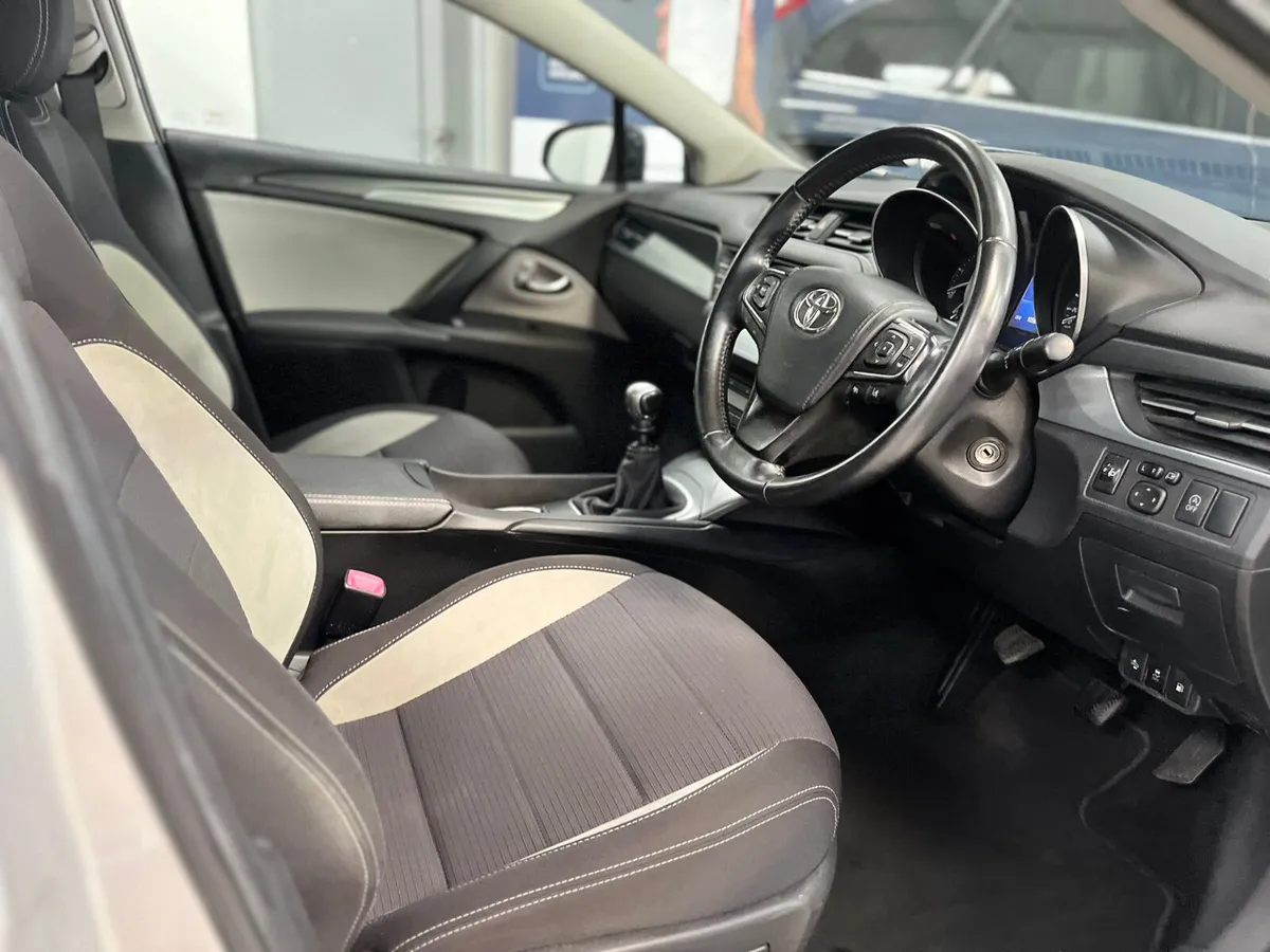 Toyota Avensis 2017. 1.6D. LUNA - Image 4