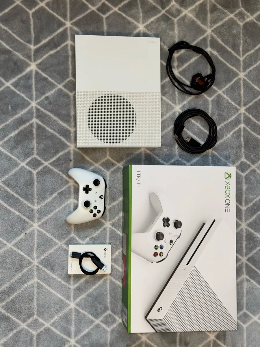 Xbox One S 1tb - Image 1