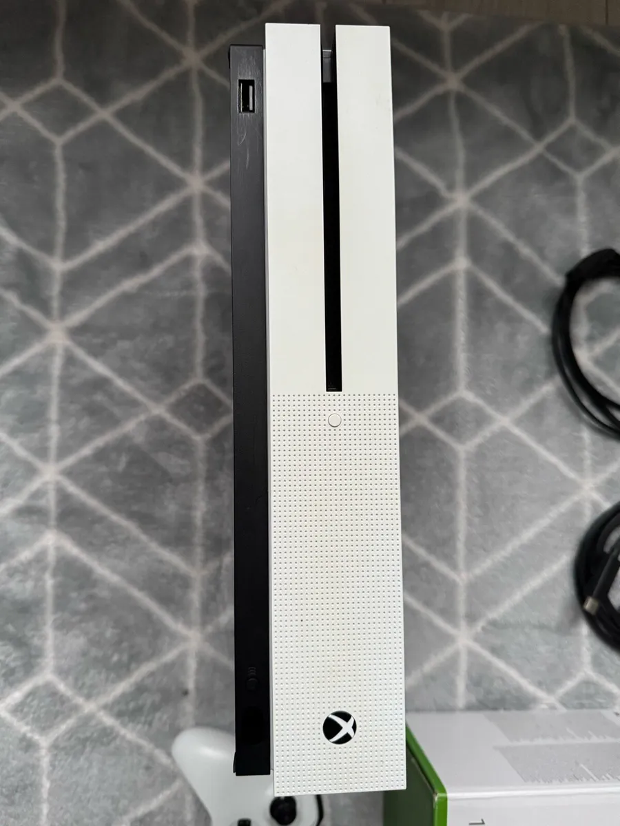 Xbox One S 1tb - Image 2