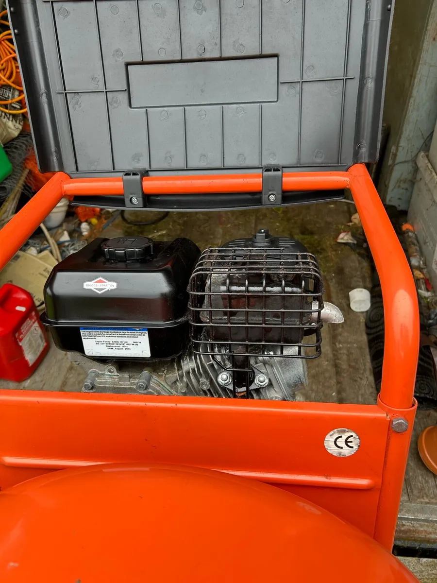 Cement mixer - Image 1