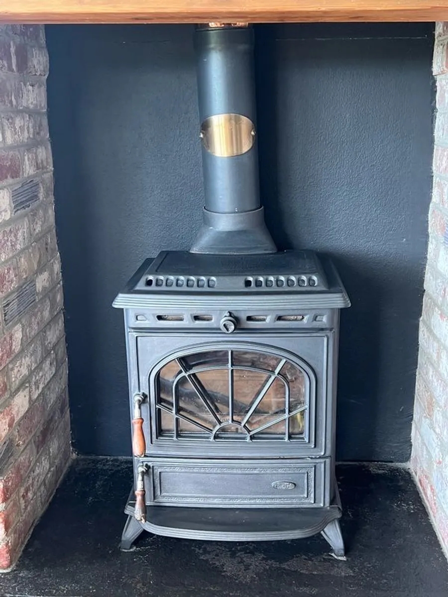 Stanley Erin stove with back boiler - Image 1