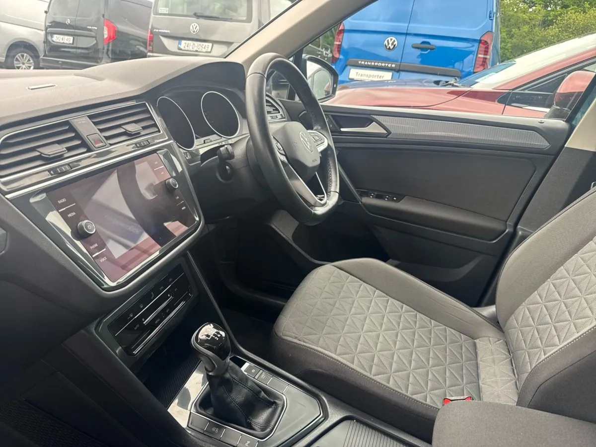 Volkswagen Tiguan Life 2.0tdi 122HP Manual - Image 3