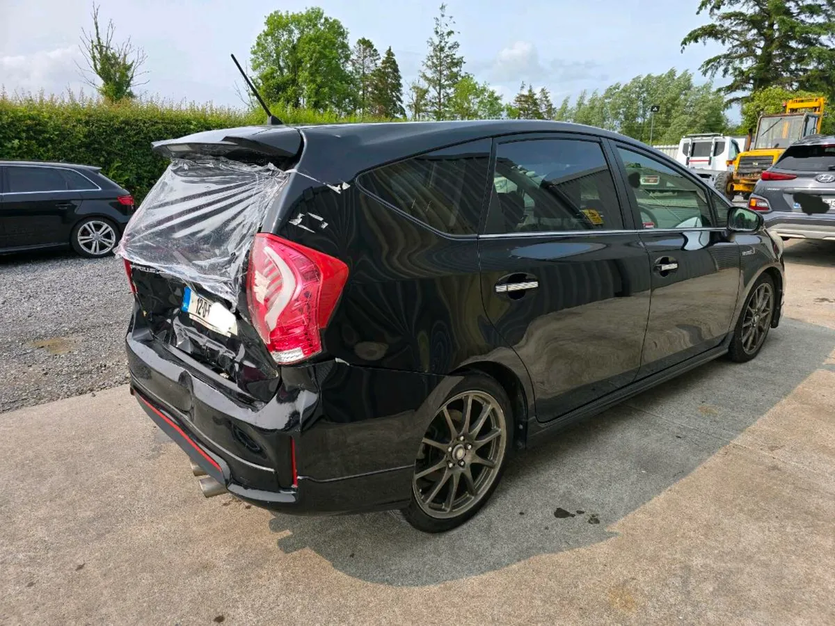 12 TOYOTA PRIUS - Image 3