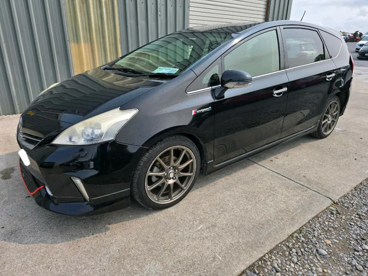 12 TOYOTA PRIUS - Image 1