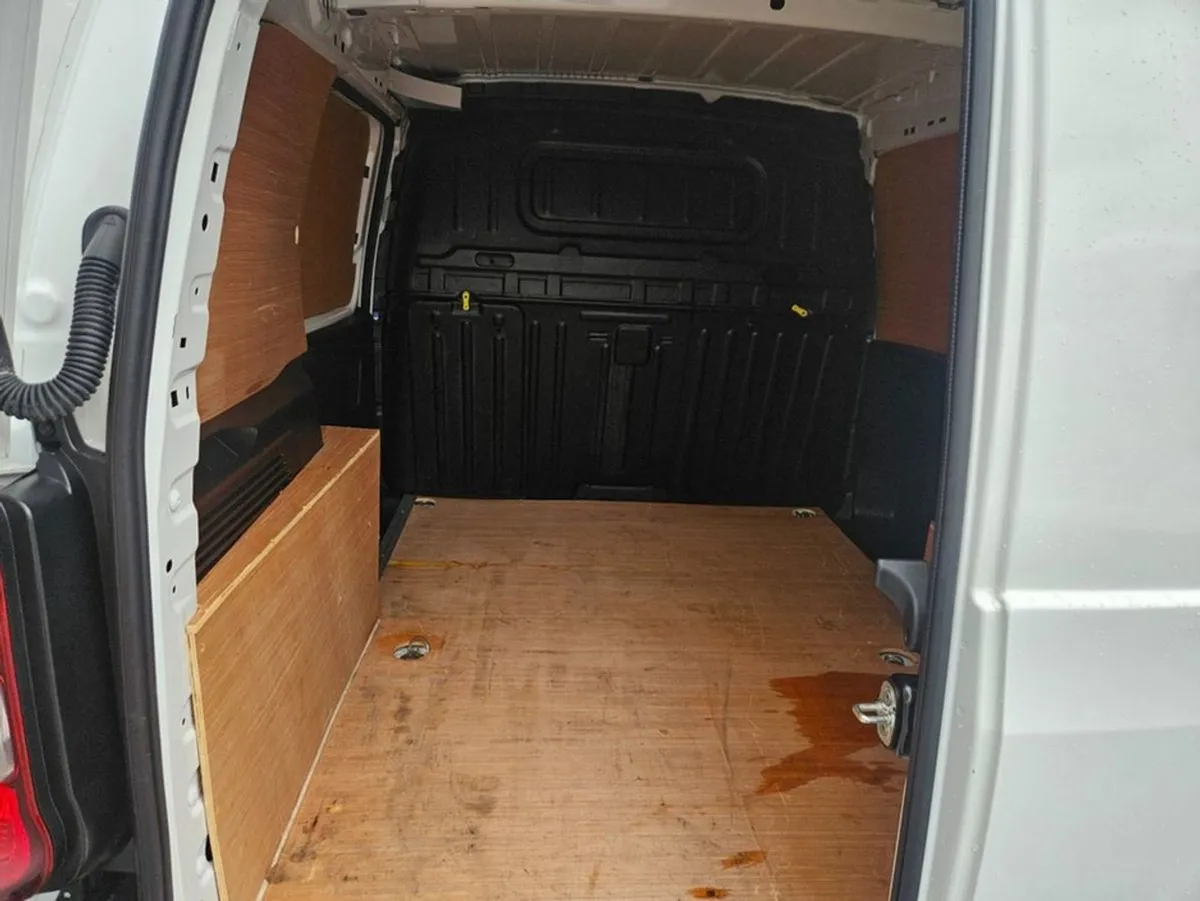 Peugeot Partner Professional Plus 1.5 Blue HDI - Image 4