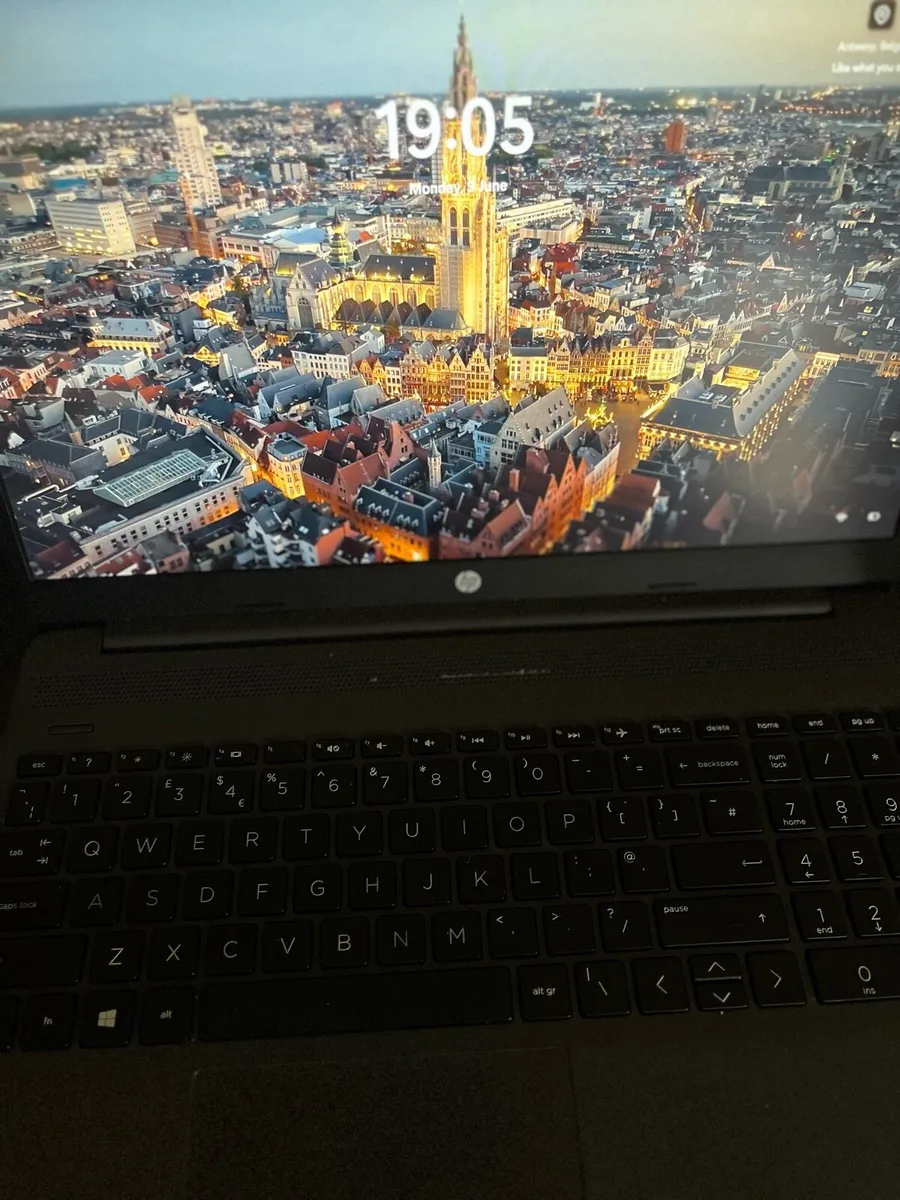 Hp 250 G8 - Image 2