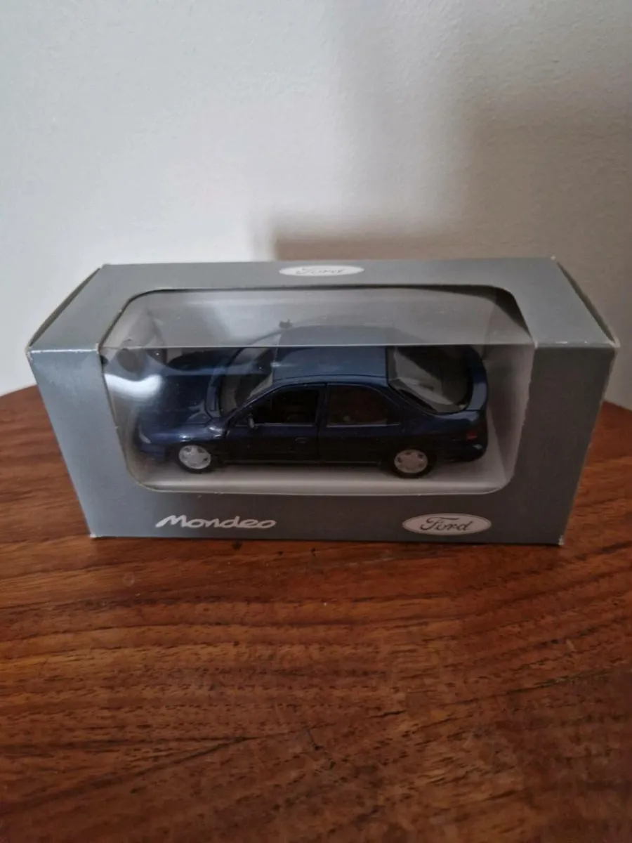 Corgi Ford Mondeo 1.43 - Image 1