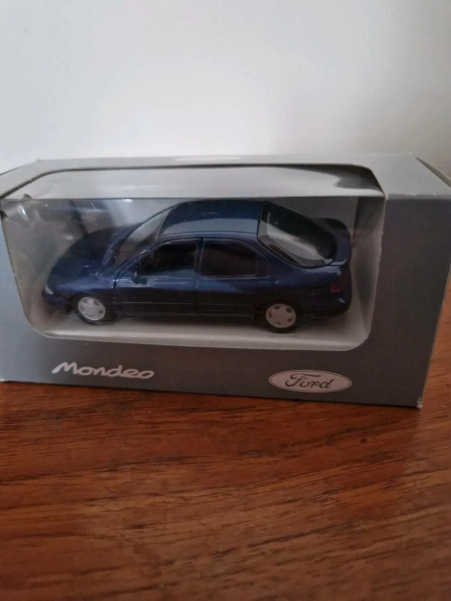 Corgi Ford Mondeo 1.43 - Image 2