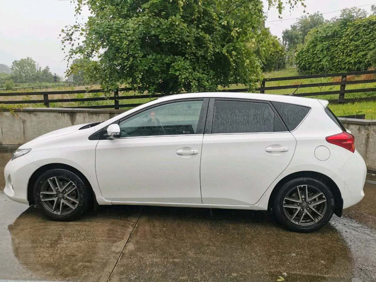Toyota Auris - Image 1