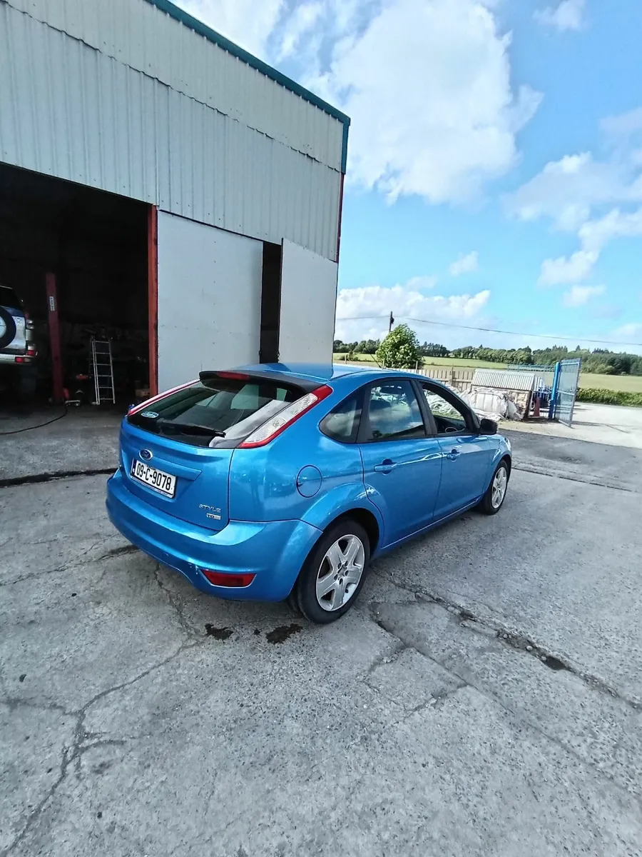Ford Focus 2009 1.6 - Image 2