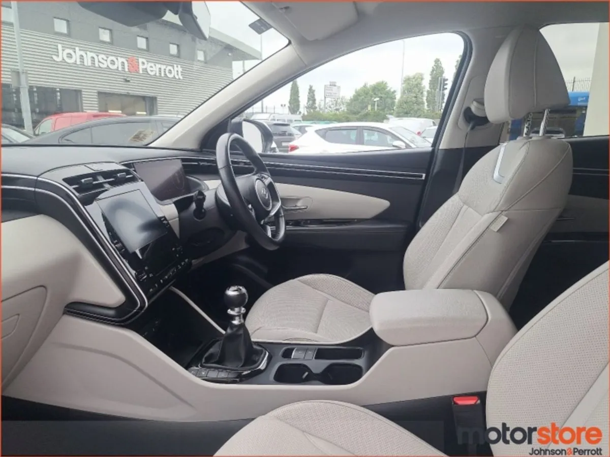 Hyundai Tucson Executive Diesel Manual  very Low - Image 4