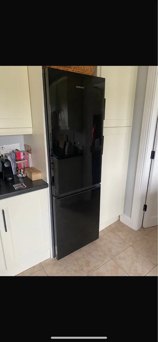 Samsung fridge freezer (frost free) - Image 1