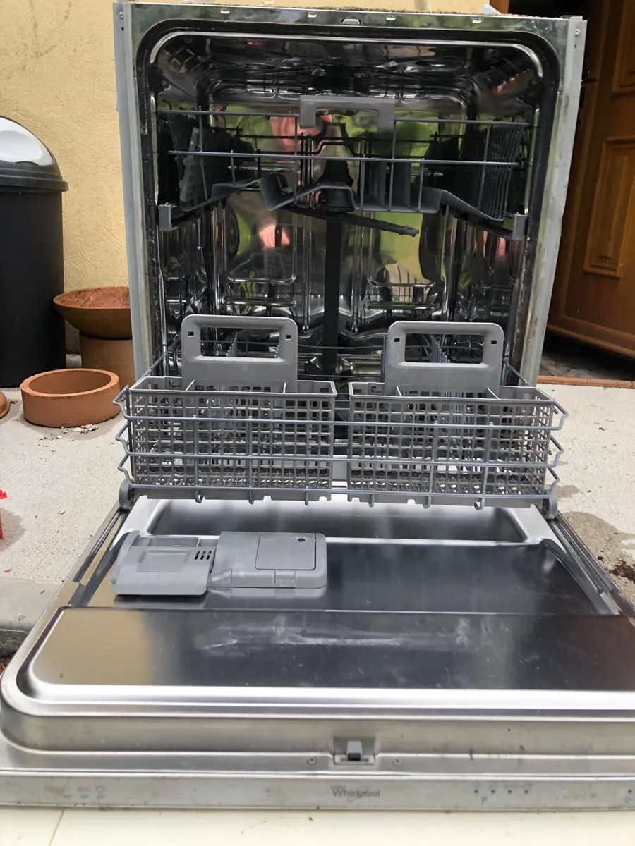 Whirlpool Integrated Dishwasher - Image 1