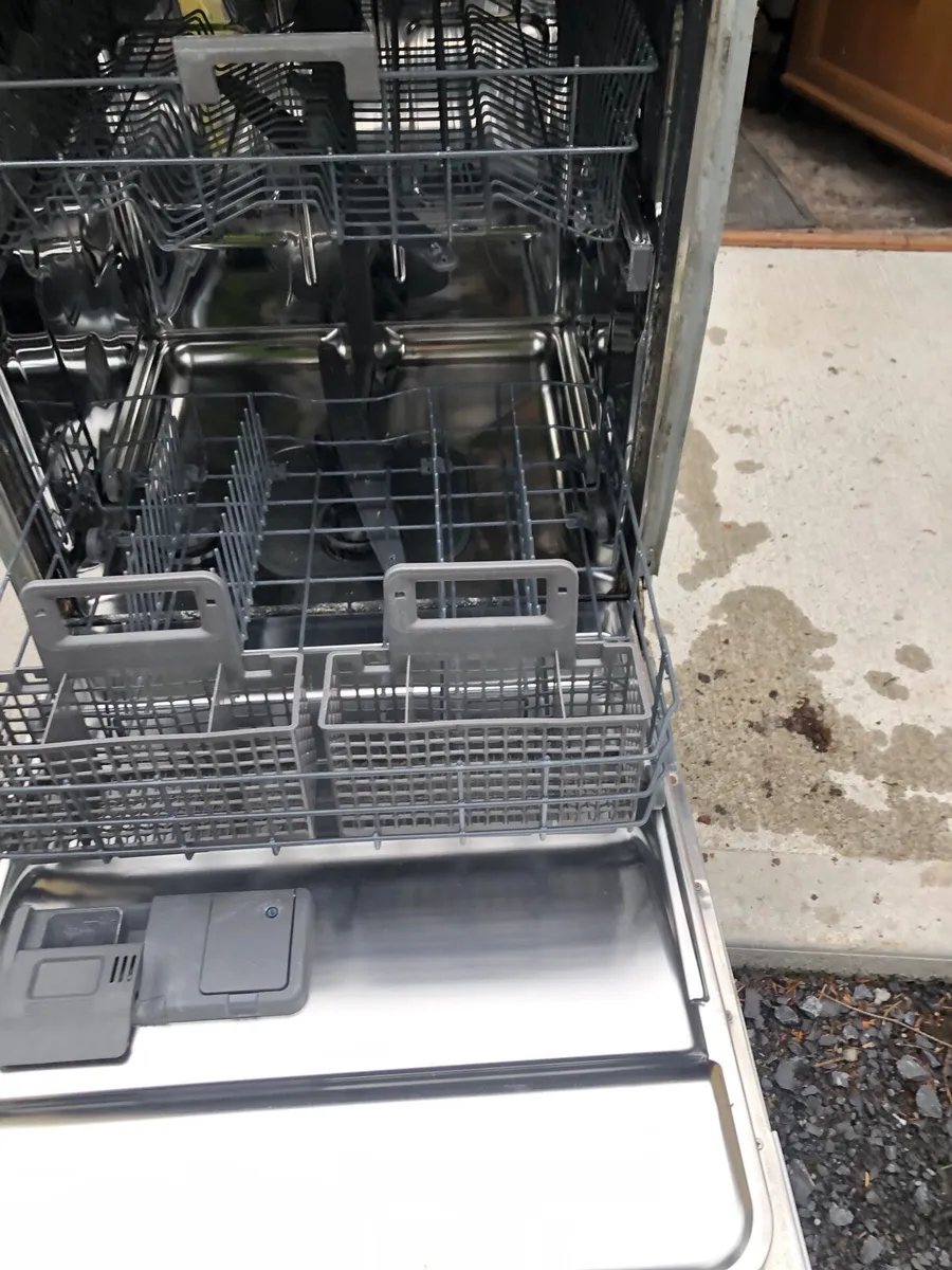 Whirlpool Integrated Dishwasher - Image 2