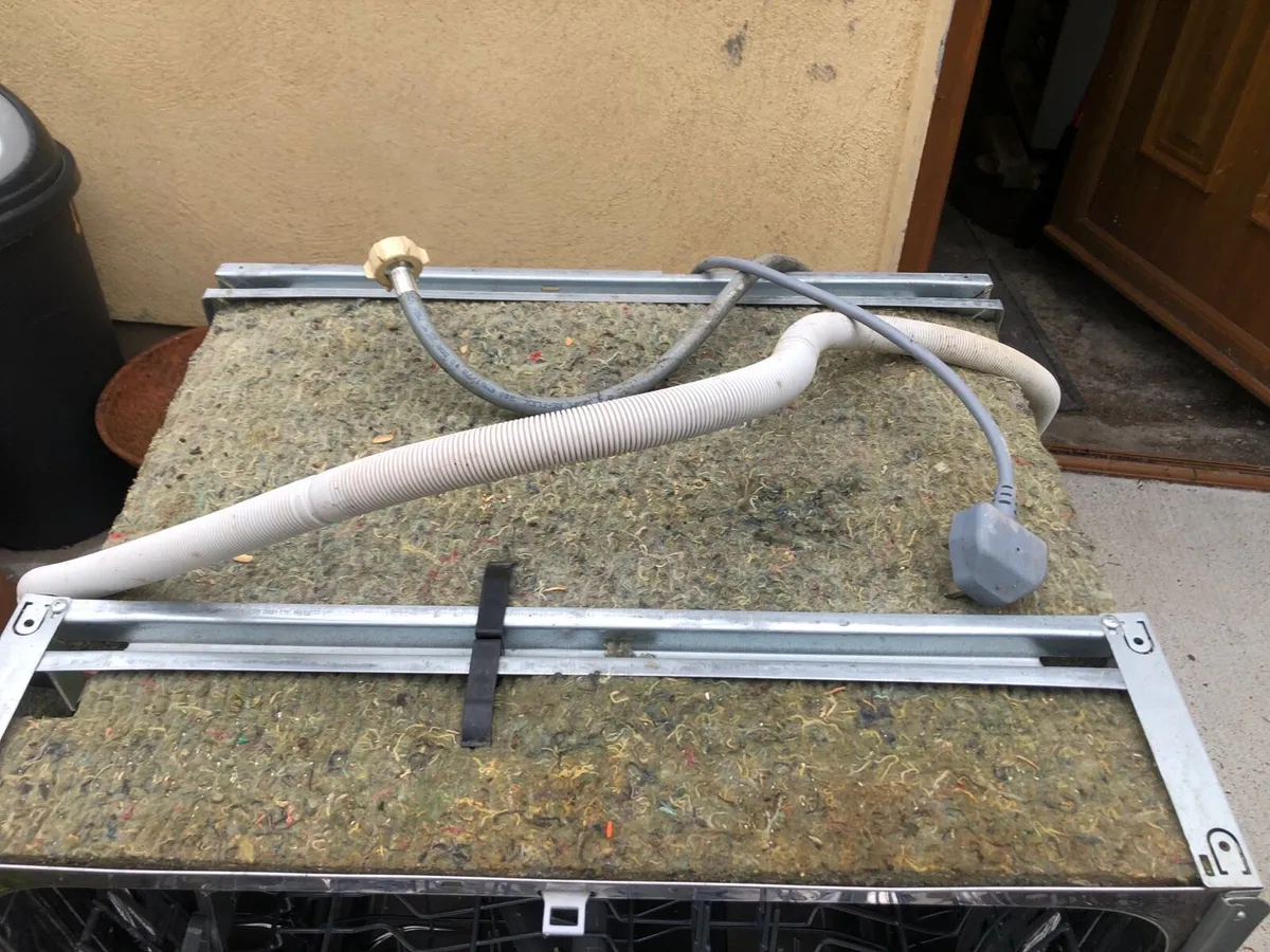 Whirlpool Integrated Dishwasher - Image 4