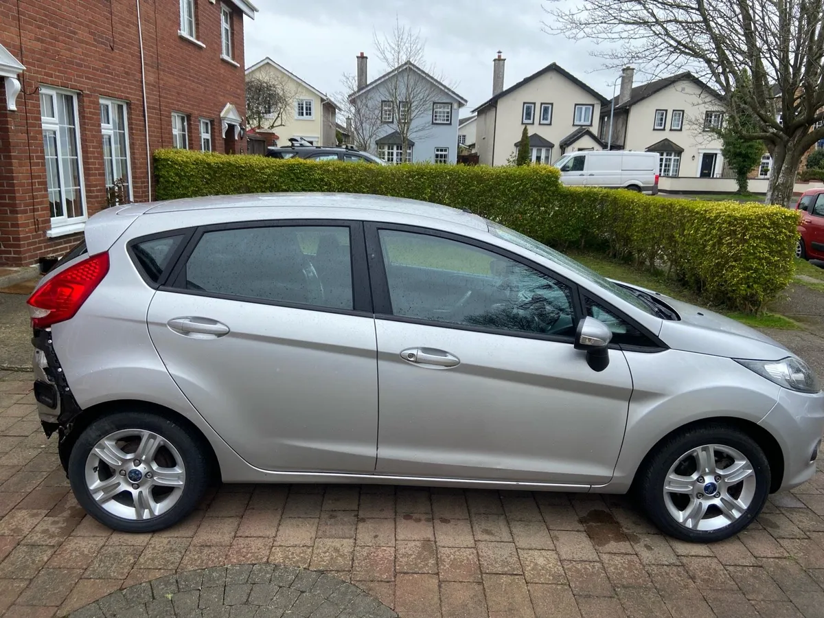 Ford Fiesta 2009 - Image 2