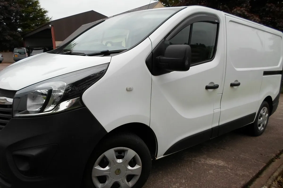 Vauxhall Vivaro - Image 2