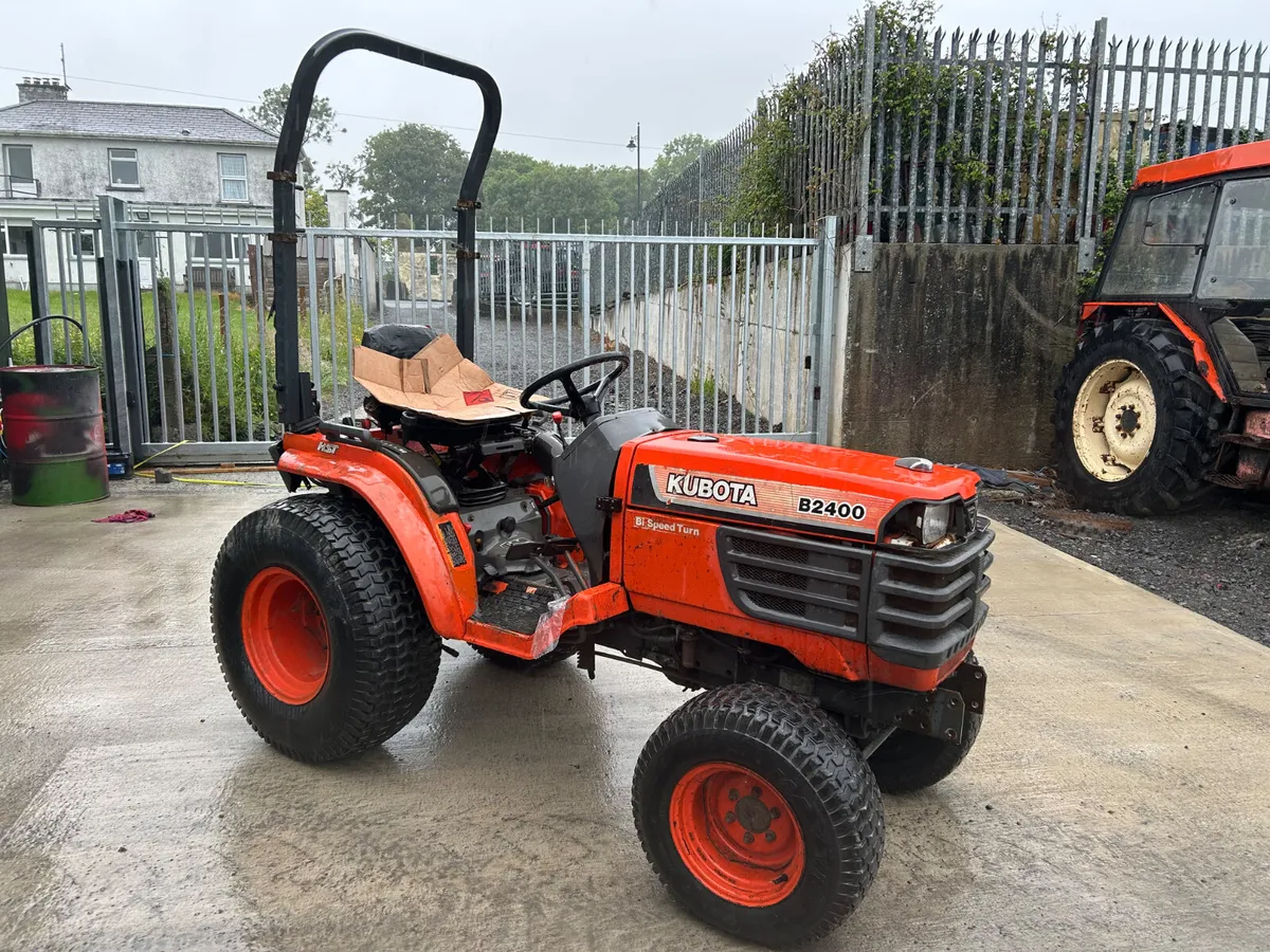 Kubota B2400 HST Compact Tractor - Image 1