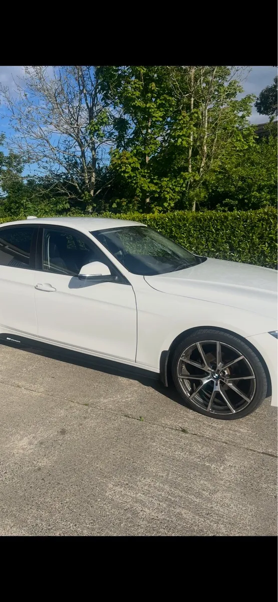 BMW 320 - Image 2