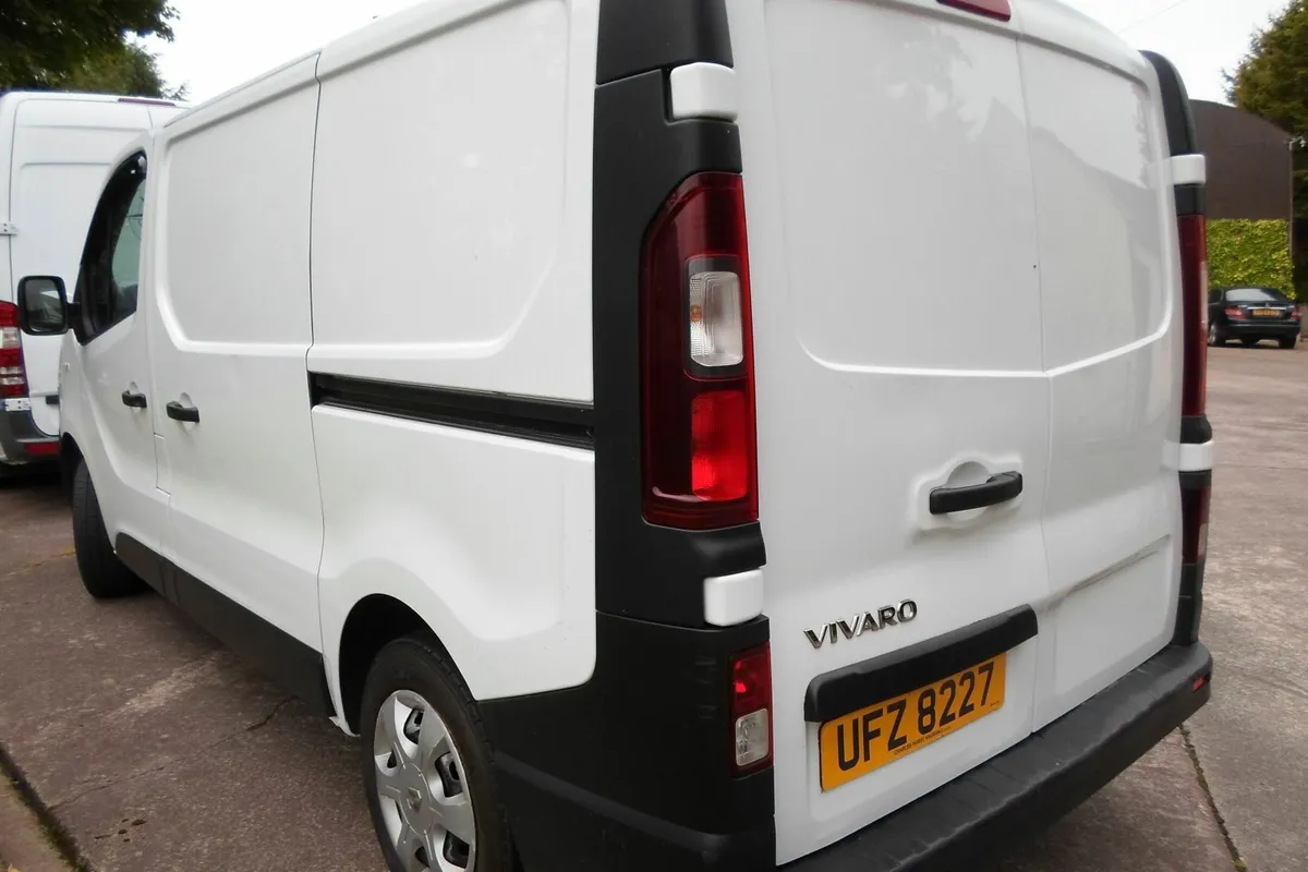 Vauxhall Vivaro - Image 3