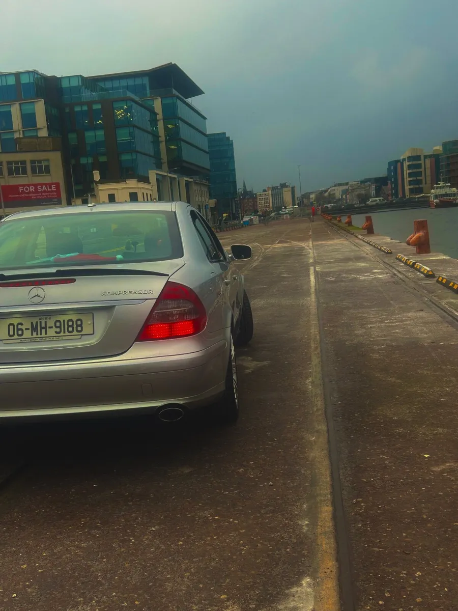 Mercedes-Benz E-Class 2006 - Image 4