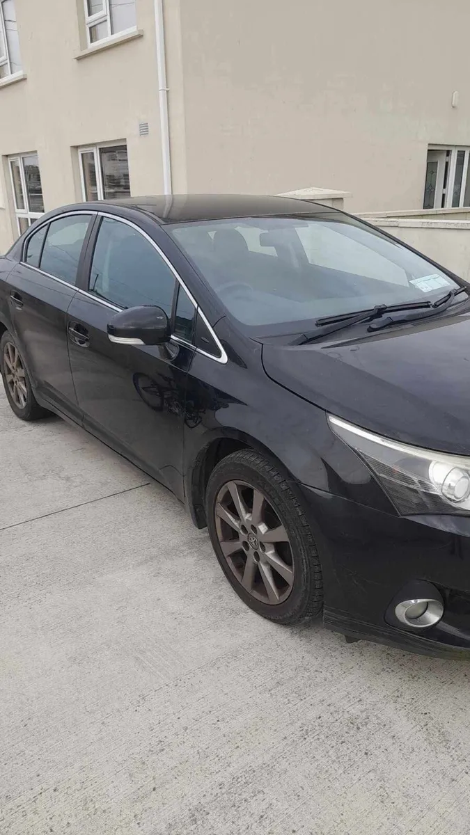 2012 Toyota Avensis - Image 1