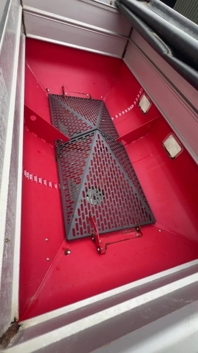 Vicon RO-M 2 ton spreader - Image 4