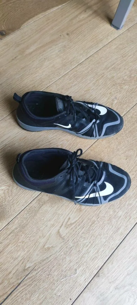 Nike shoes (4,5) - Image 1