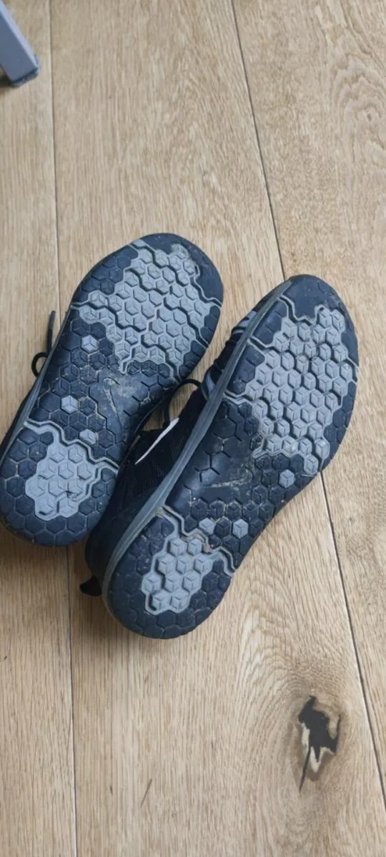 Nike shoes (4,5) - Image 2