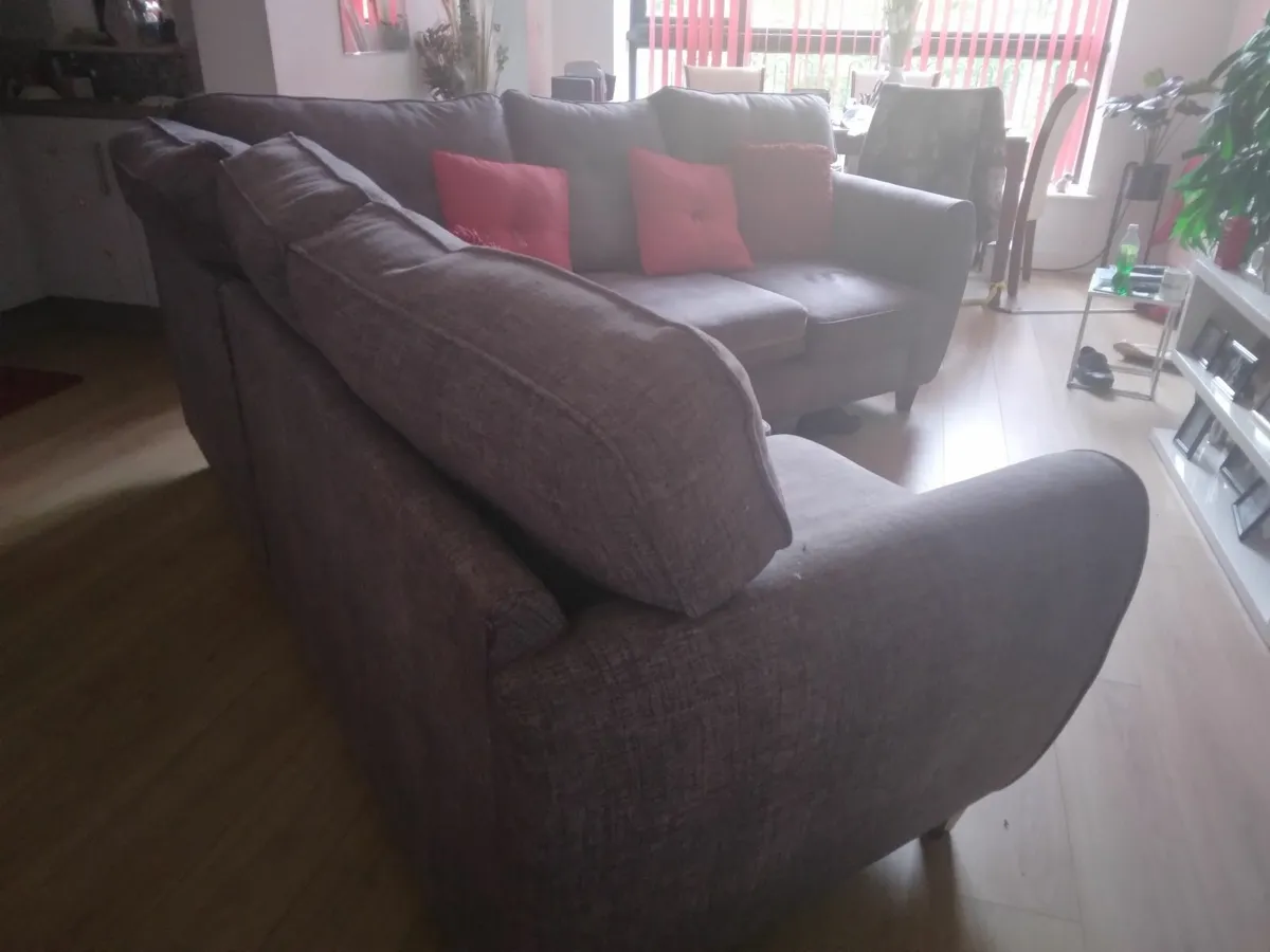 L shaped settee - Image 1