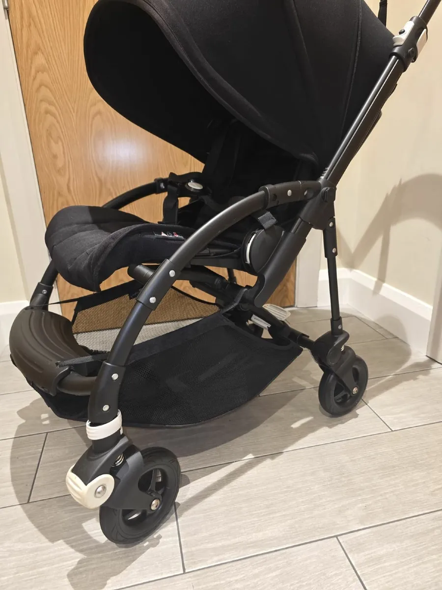 Immaculate Bugaboo Bee5 pram, buggy accesories - Image 2